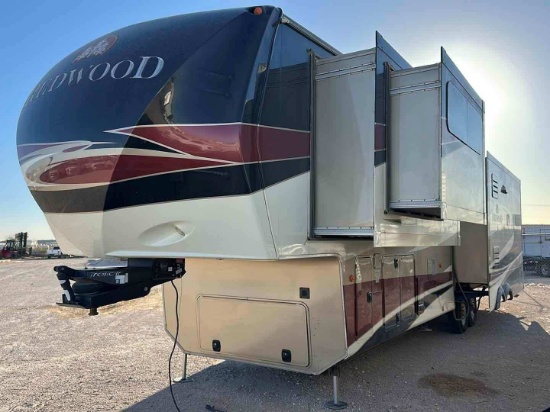 2014 CROSSROADS REDWOOD CAMPER TRAILER