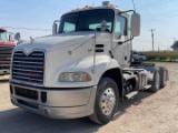 2015 MACK CXU613