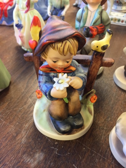 GOEBEL HUMMEL FIGURINE  174 "SHE LOVES ME NOT"