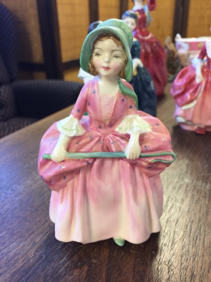 1937 ROYAL DOULTON FIGURINE "BO PEEP" H.N. 1811