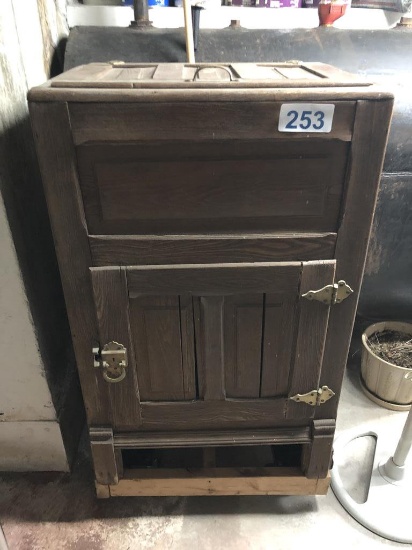 ANTIQUE OAK ICE CHEST, 29"x19.5"x43"h