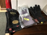 (SOLD BY THE PIECE BID PRICE TIMES QUANTITY) PAIR OF GLOVES