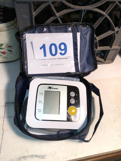 ZEWA BLOOD PRESSURE MONITOR
