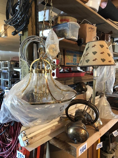 LOT OF ASSORTED LIGHTFIXTURES (CHANDELIER, GLOBES, CANDLESTICKLAMPS ETC)