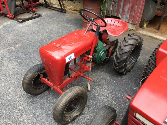 WHEEL HORSE LAWN TRACTOR