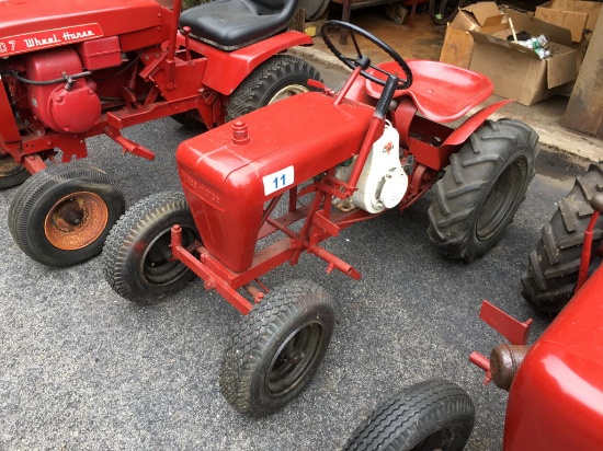 WHEEL HORSE LAWN TRACTOR