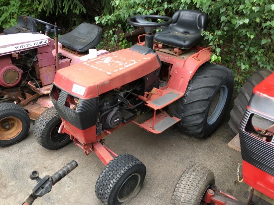 WHEEL HORSE LAWN TRACTOR