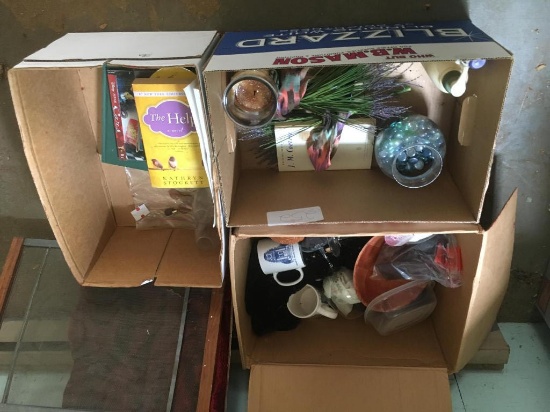 ASSORTED GLASSWARE & DÉCOR