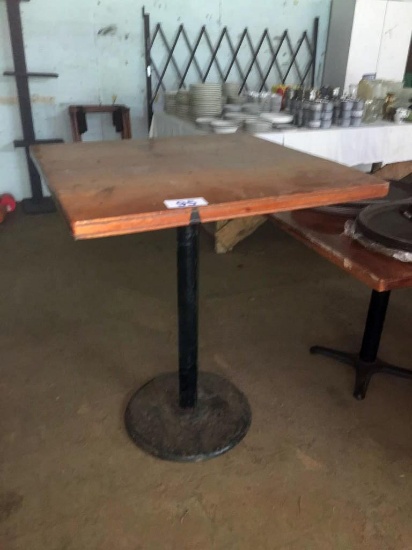 3' SINGLE PEDESTAL COCKTAIL TABLE