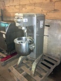UNIVEX M30 1PH 30QT MIXER W/ BOWL, WHIP, HOOK & PADDLE