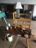 COFFEE TABLE, STAND, LAMP & DÉCOR