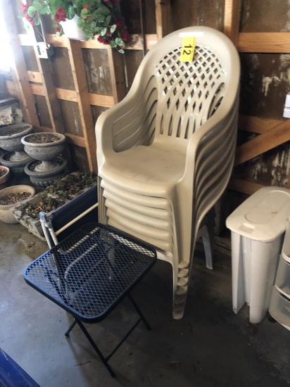 LOT OF (8) PATIO CHAIRS & (1) END TABLE