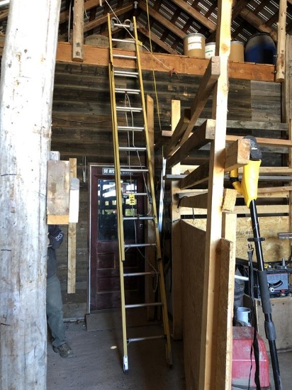 24' FIBERGLASS LADDER W/ LADDER HOOKS