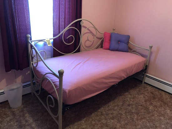 METAL FRAME DAG BED