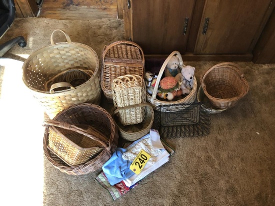 LOT OF WICKER BASKETS