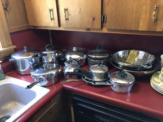 LOT OF (16) ASSORTED POTS, PANS & STRAINERS