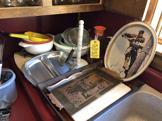 LOT OF TRAYS, PLASTICWARE & STRAINERS