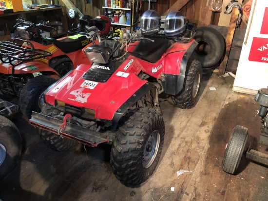 HONDA FOURTRAX 4x4 ATV W/ (2) HONDA ASPENCADE HELMETS