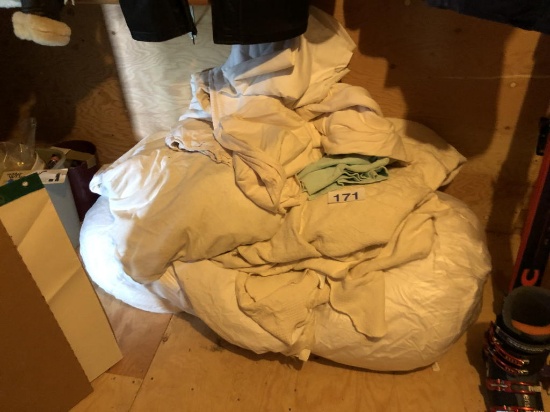 LOT OF ASSORTED LINENS & BLANKETS