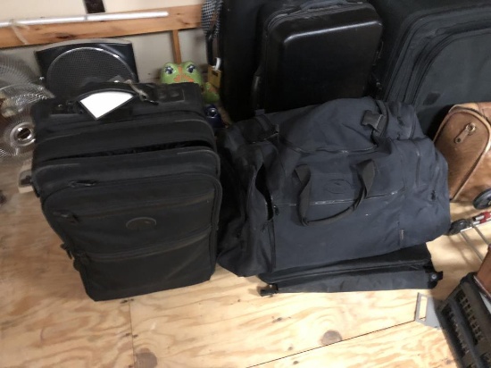 DUFFLE BAG & SUITCASE