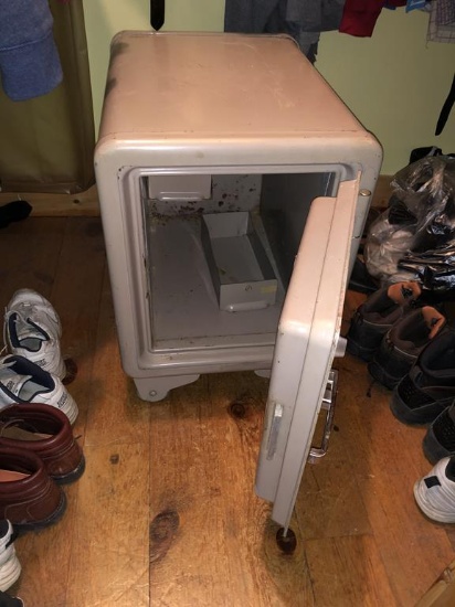 KEEPSAFE COMBINATION SAFE