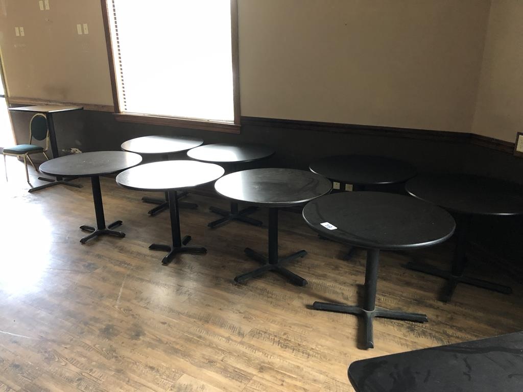 30" ROUND SINGLE PEDESTAL TABLES