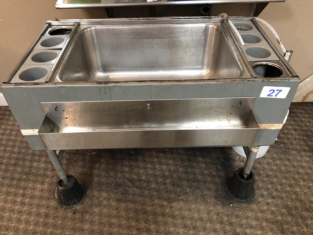 INSULATED ICE BIN, PLASTIC BOTTLE RACKS, 24" X 43"