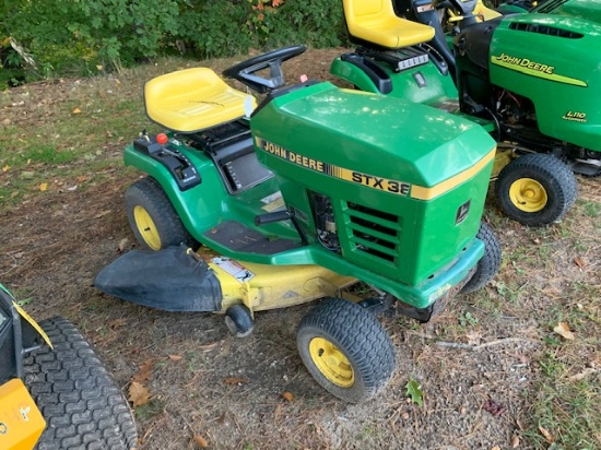 JOHN DEERE STX38 LAWN TRACTOR