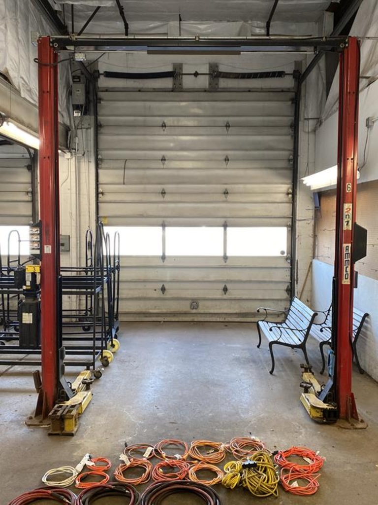 AMMCO LIFTS SV210SR1 10,000LB TWO-POST AUTOMOTIVE LIFT, 1PH, S/N: T10-19484  (See Description) | Industrial Machinery & Equipment Auto Repair Equipment  | Online Auctions | Proxibid
