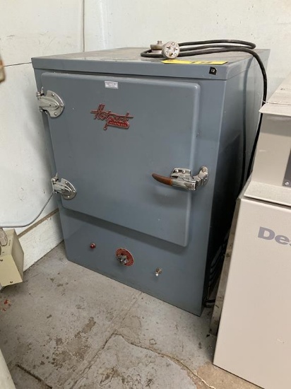 THE ELECTRIC HOTPACK COMPANY MODEL 701 OVEN, S/N: 32193