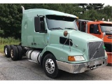 *2001 VOLVO ROAD TRACTOR, 770,918 MILES, S/N: 4V4NC9GH71N256349, VOLVO ENGINE, 13SP, AIRRIDE