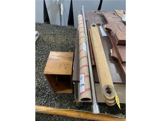 LOT: ANTENNA, FLAG POLE, ACCESSORIES, BOX