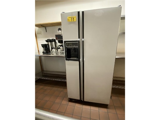 GE 21.6 CU. FT. SIDE-BY-SIDE REFRIGERATOR/FREEZER WATER/ICE DISPENSER