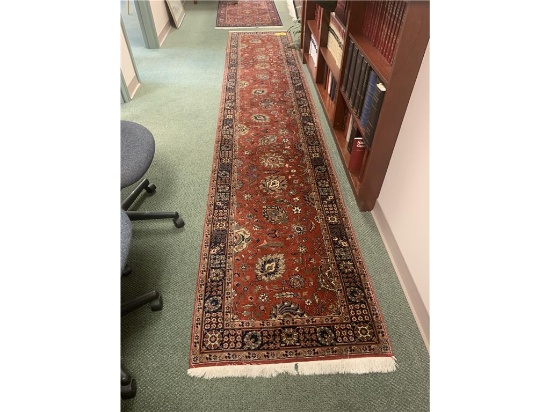 LOT: 13'6" X 31.5" RUNNER & 3' X 5' AREA RUG