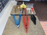 R-LOT: 12-PLASTIC TONGS, S/S TONGS, 7-SPATULAS, 3-SCOOPS, 3-MEASURING SCOOPS, 3-MEASURING CUPS