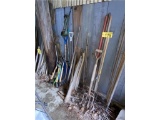 LOT: 25 LONG HANDLED TOOLS - DD