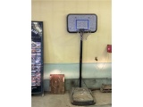 PORTABLE BASKETBALL HOOP, BACKBOARD, & ADJUSTABLE POLE, W/BASKETBALL