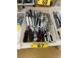 LOT OF ASSORTED KITCHEN UTENSILS