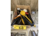 LOT OF ASSORTED KITCHEN UTENSILS