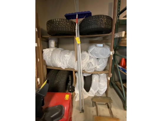 LOT: ROOF RAKE W/4-EXTENSION HANDLES