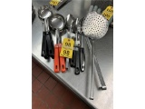 FLR B1: LOT: 12 ASSORTED KITCHEN UTENSILS, SPOODLES, PERFORATED SPOODLES, SPOONS