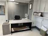 FLR 2: REMAINING CONTENTS OF WAITING ROOM: MODULAR WORK STATION, ASSORTED WALL DÉCOR, PEDESTAL