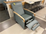 FLR 4: PORTABLE RECLINING PATIENT CHAIR