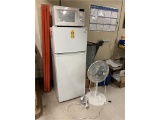 FLR B1: MISC. LOT: GE REFRIGERATOR/FREEZER, MICROWAVE, FLOOR FAN, GARBAGE CAN