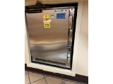 FLR B1: BEVERAGE AIR CCR20 COMMERCIAL REFRIGERATOR