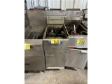 PITCO MODEL 35C+SS STAINLESS STEEL FRIALATOR WITH 2-FRY BASKETS, LP GAS, 35LB.