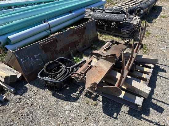 BOBCAT GRAPPLE BUCKET #2 - GRPL 55, NEEDS ASSEMBLY. INCLUDES  HD COMMERCIAL/INDUSTRIAL BUCKET, FM5