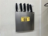 LOT: STAINLESS STEEL KNIFE RACK WITH (8) KNIVES & SHARPENER