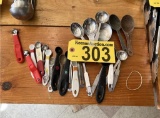 LOT: ASSORTED TEASPOONS & TABLESPOONS