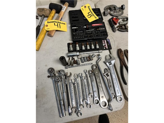 TOOL LOT: ASSORTED WRENCHES, BITS, RATCHETS, SOCKETS, SCREW DRIVER